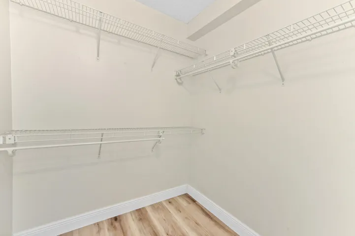 20 closet 01