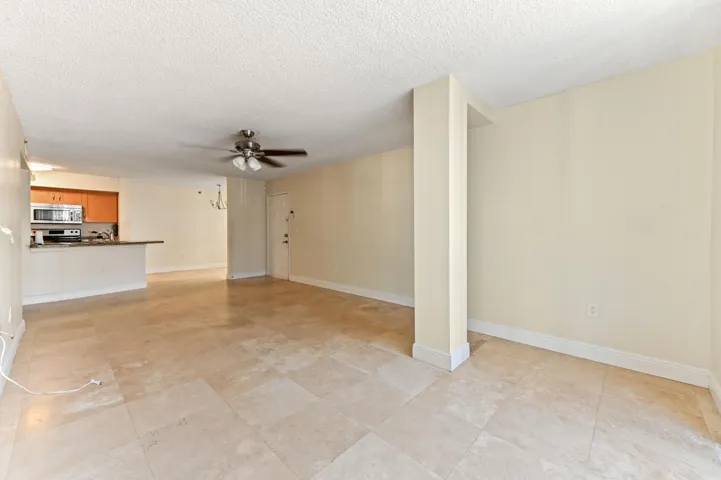 06 Living Room 04