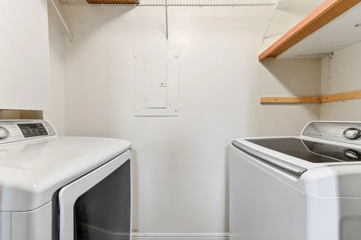 11 laundry room 01