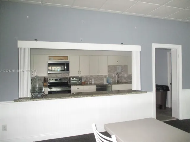 FULL SIZE KITCHEN