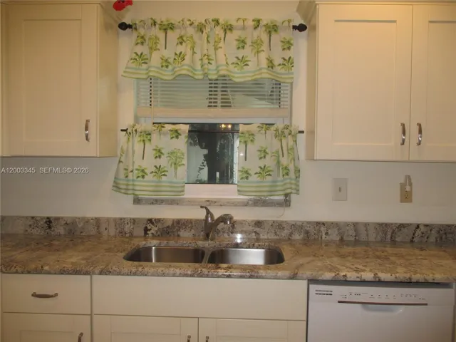 Granite countertops/cream colored cabinets & dual sink