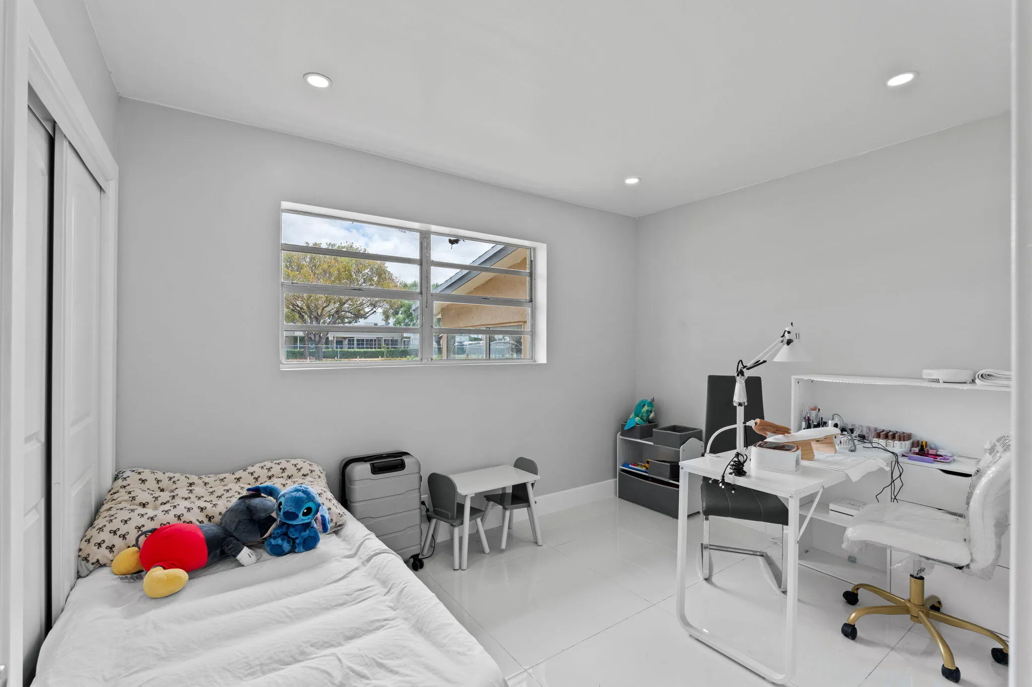 Bedroom. 3