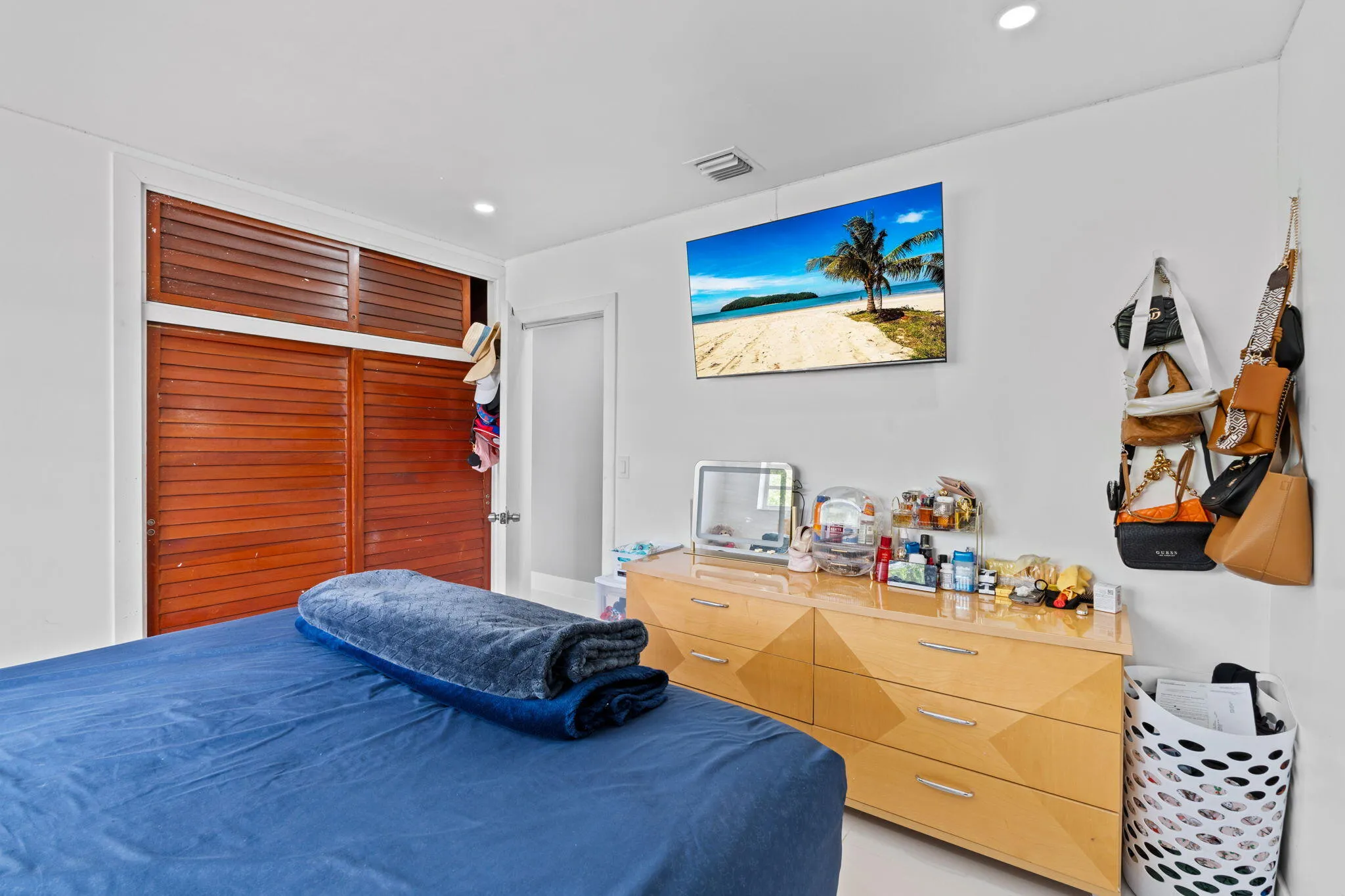 Bedroom. 4