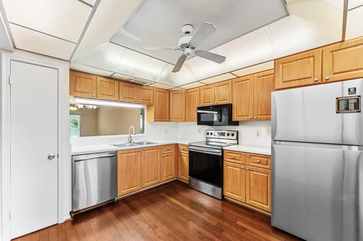 010-3301ArubaWay-C1-CoconutCreek-FL-3306