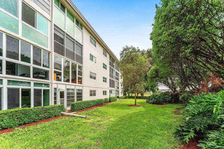 030-3301ArubaWay-C1-CoconutCreek-FL-3306