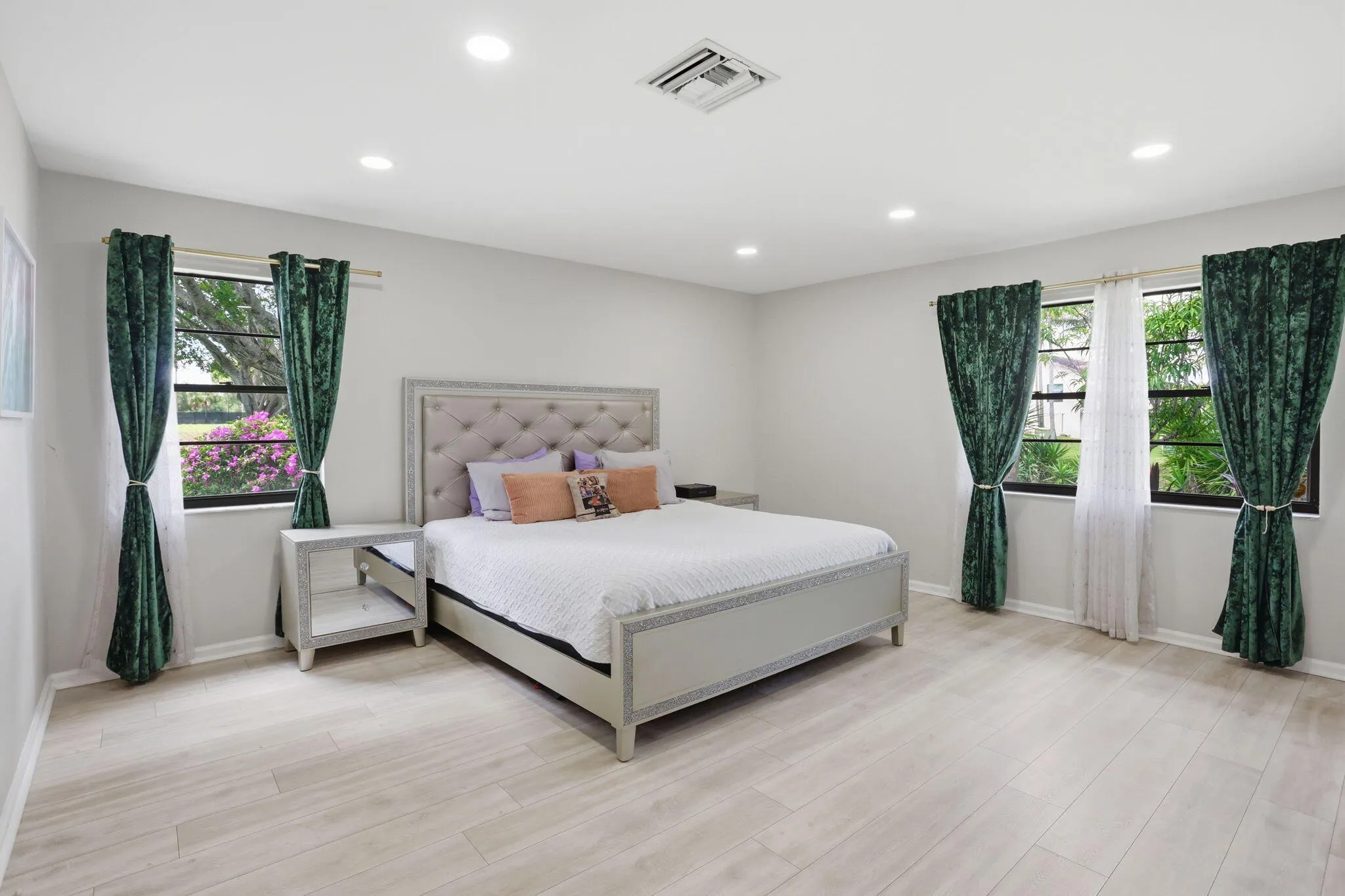 21-web-or-mls-0E2A5922