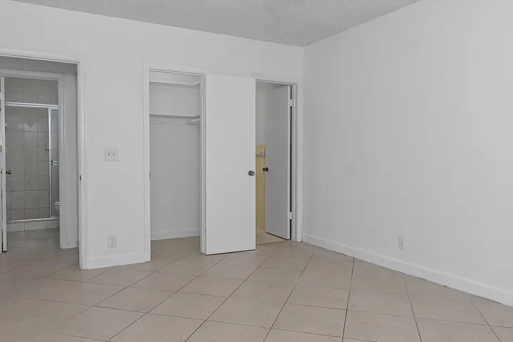 5700 NE 22nd Way - #323 - 023