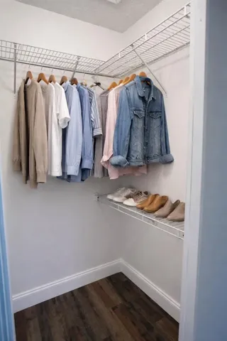 bedroom_closet