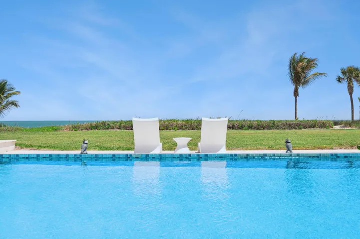 Private_Outdoor_Retreat__Poolside_Living