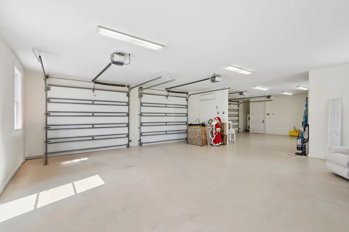 Garage_Interior__Clean_Finished__Functio