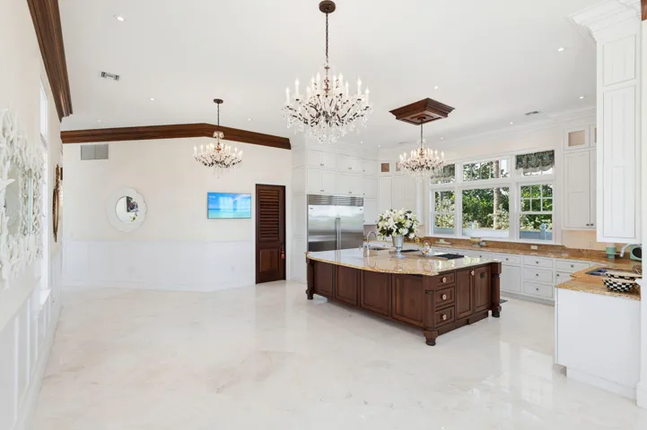 Kitchen_Detail__High-End_Fixtures__Finis