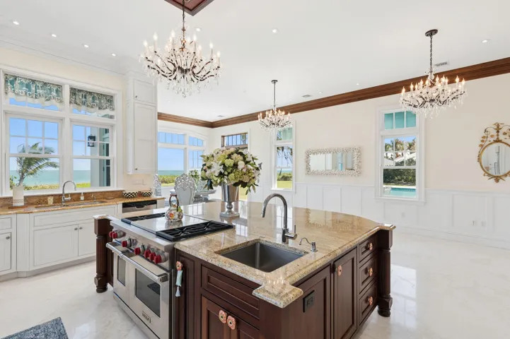 Kitchen_Island__Statement_Centerpiece