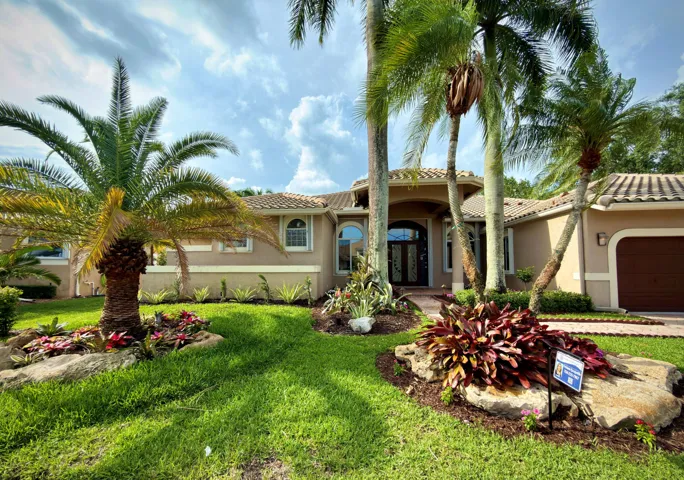 Front Exterior New Landscape3 (2)