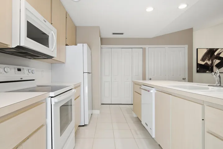 9502-CHAPMAN-OAK-CT-33410-009