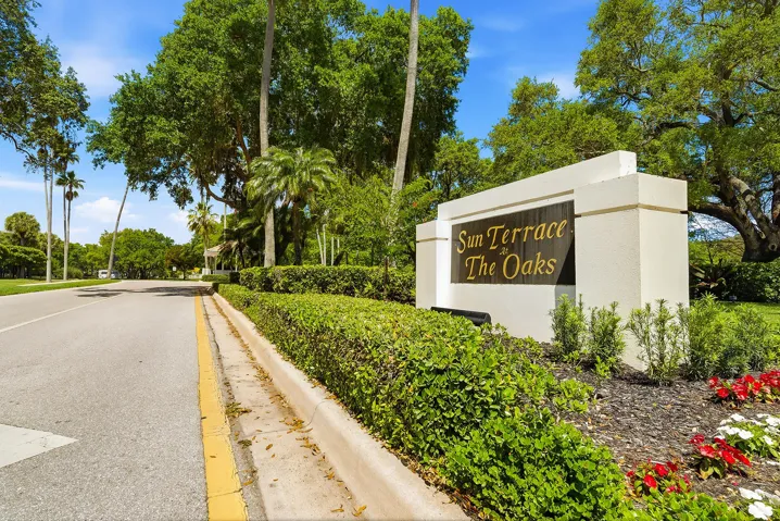 9502-CHAPMAN-OAK-CT-01