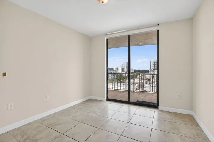3 bedroom Balcony exit