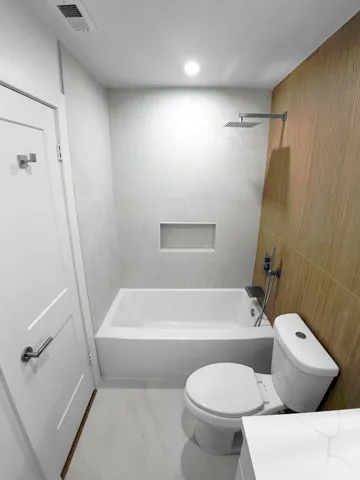16 Hall Bath 2