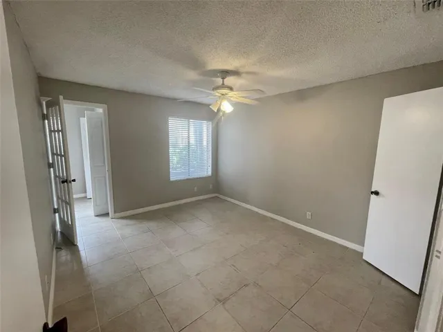 10.primary bedroom