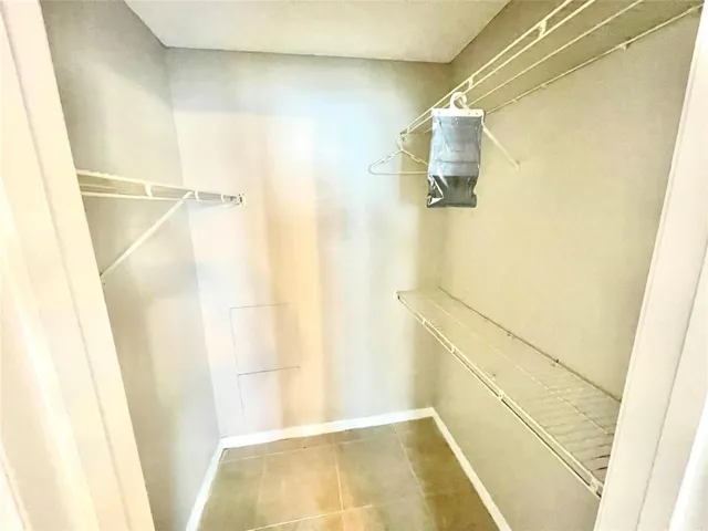 15.walk-in closet