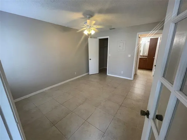 9.primary bedroom