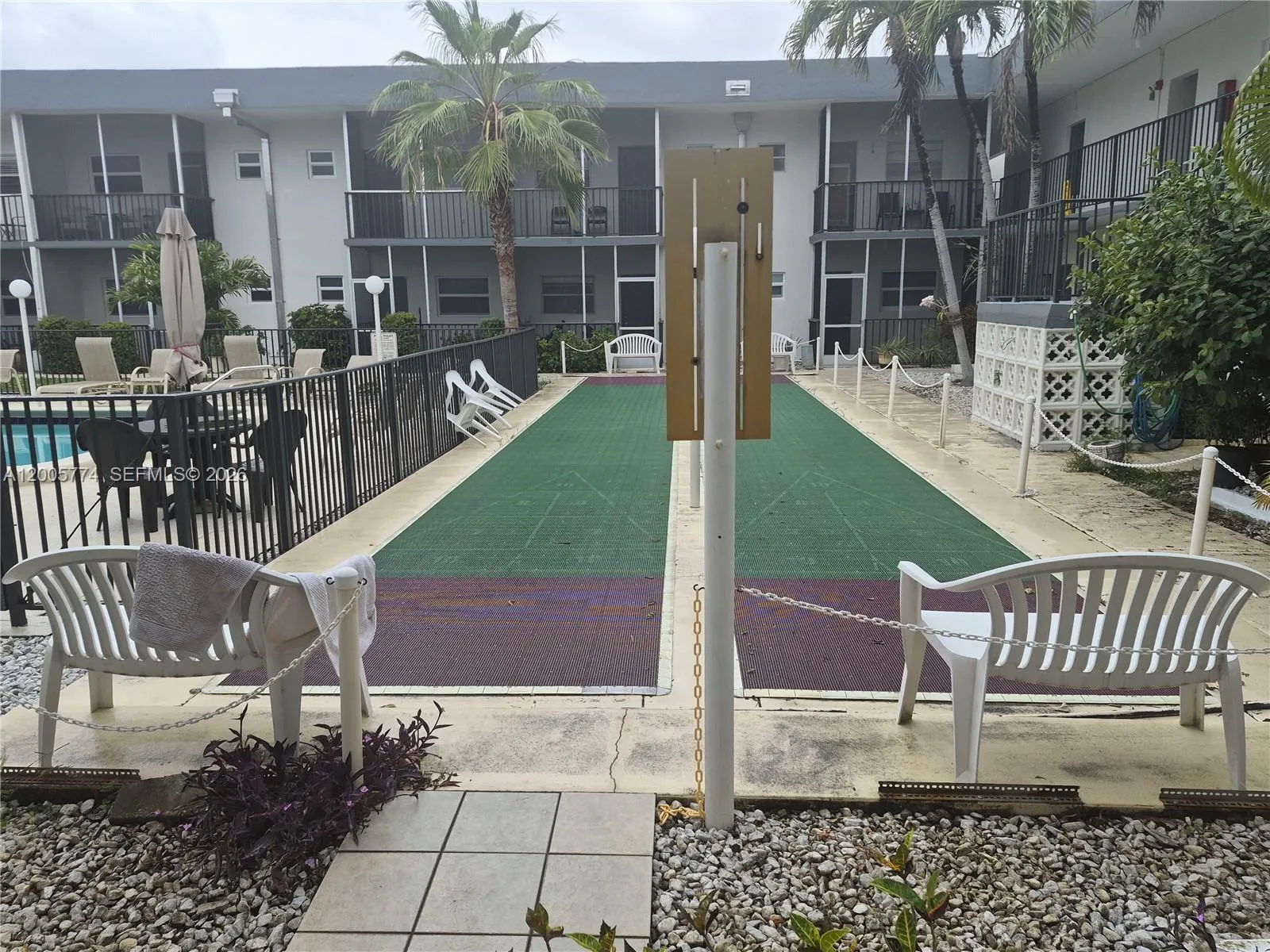 Play area - Community Laundry - 415 NE 2nd ST - apt 202, Hallandade, FL