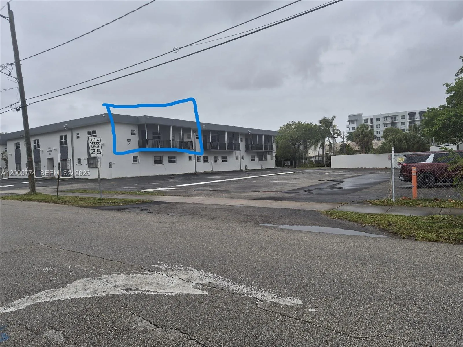 Back view - 415 NE 2nd ST - apt 202, Hallandade, FL