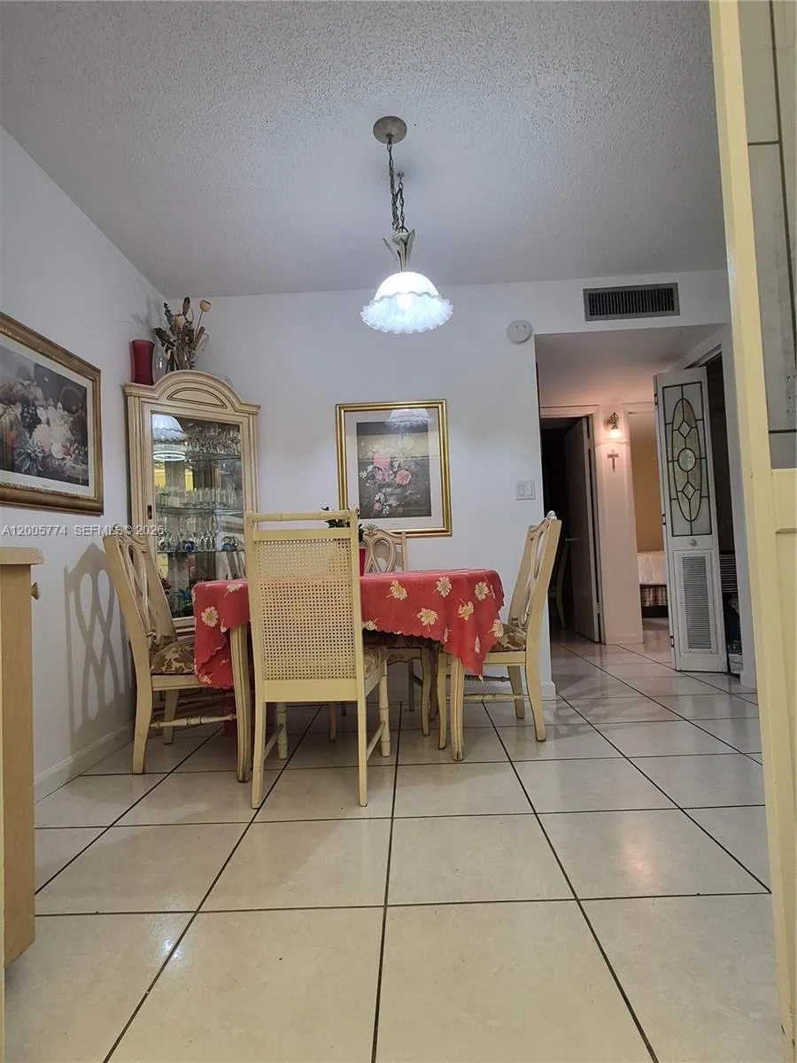 Dining area - 415 NE 2nd ST - apt 202, Hallandade, FL
