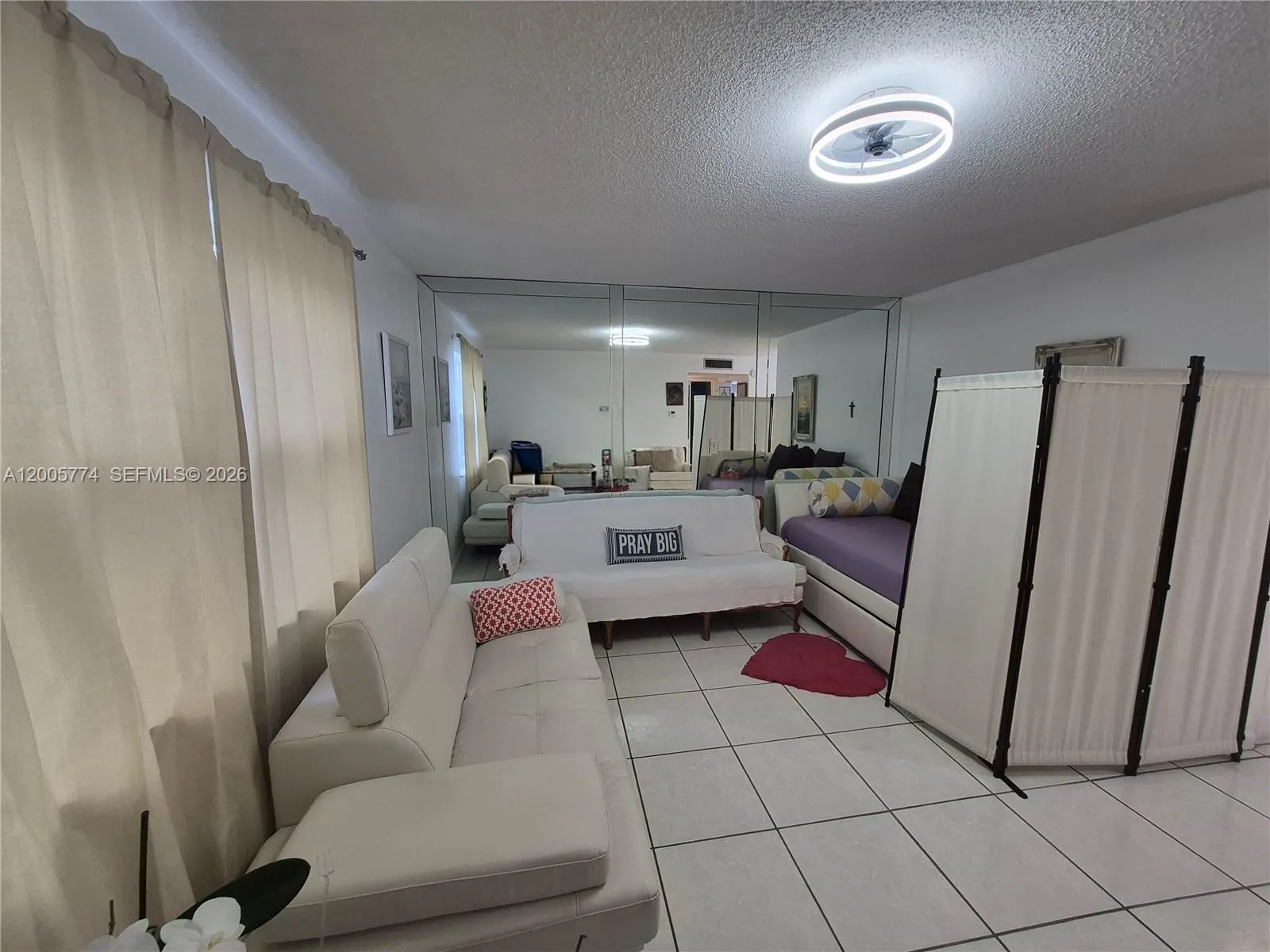 Living room 2º. view - 415 NE 2nd ST - apt 202, Hallandade, FL