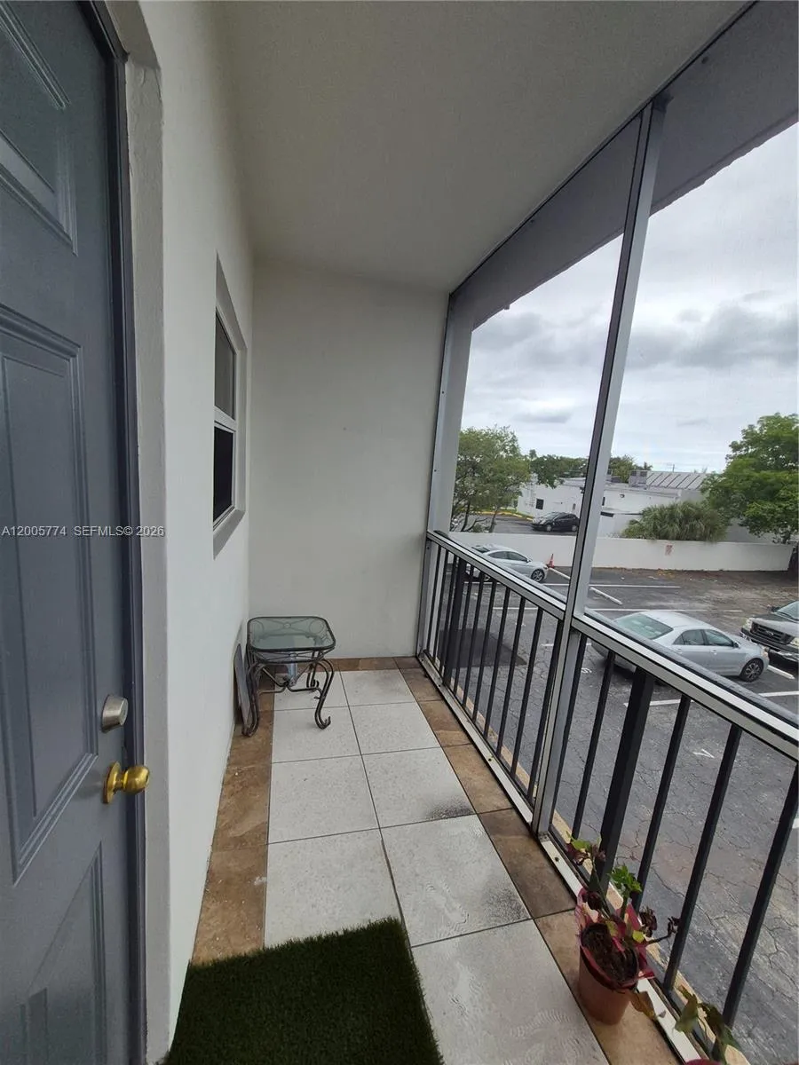 Balcony - 415 NE 2nd ST - apt 202, Hallandade, FL