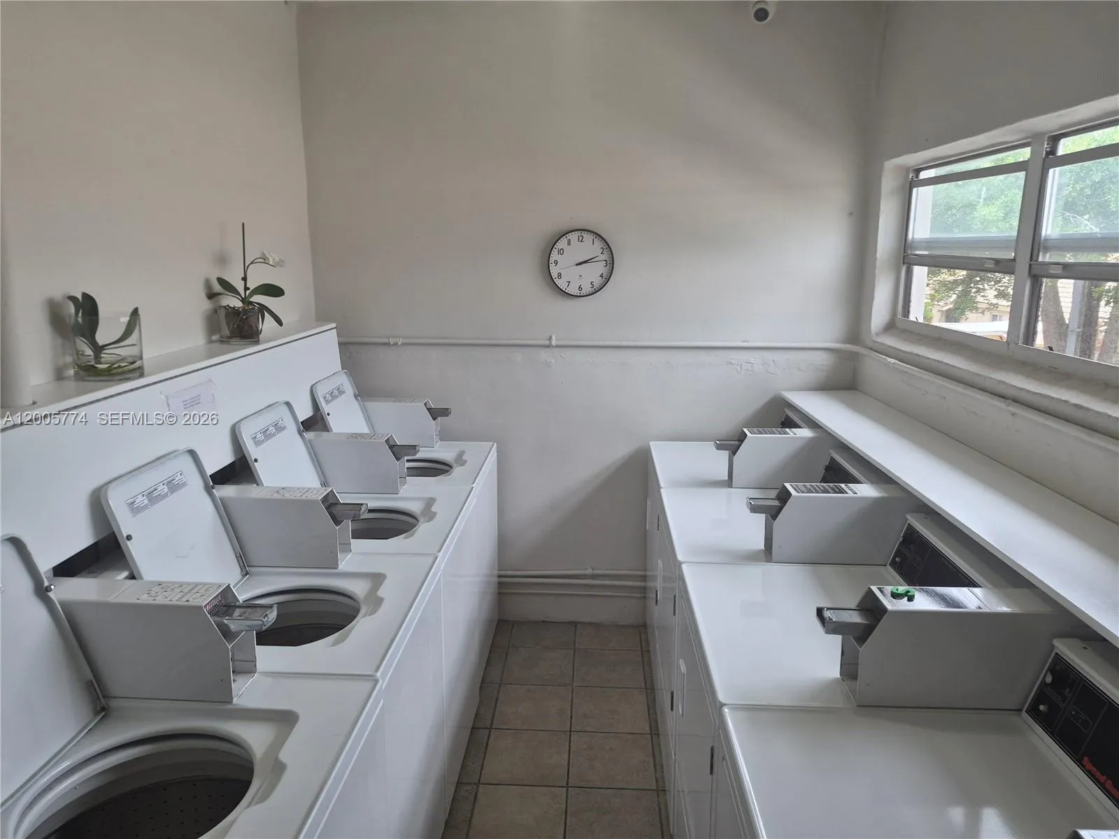 Laundry Room - 415 NE 2nd ST - apt 202, Hallandade, FL