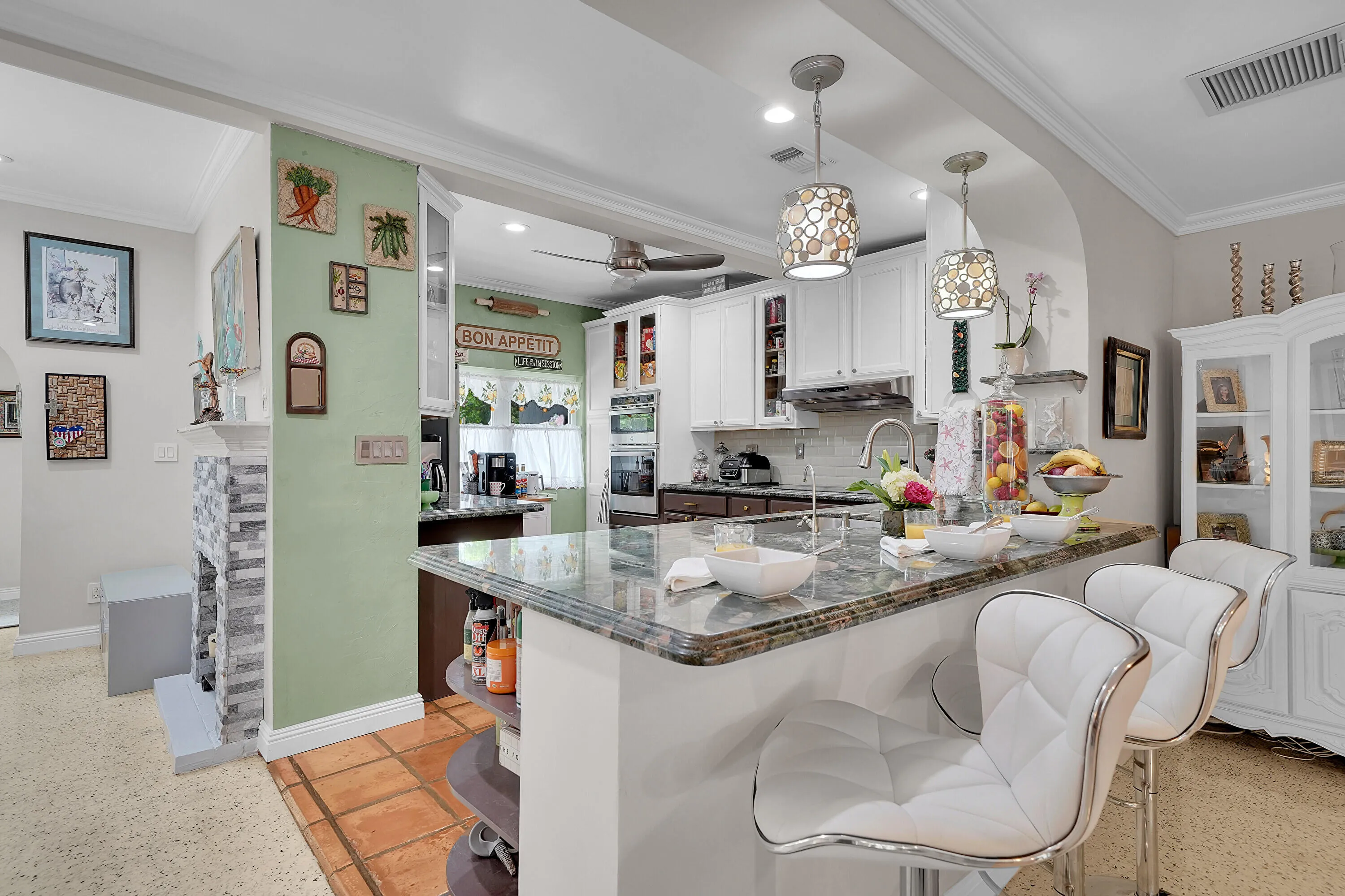 Kitchen breakfast nook