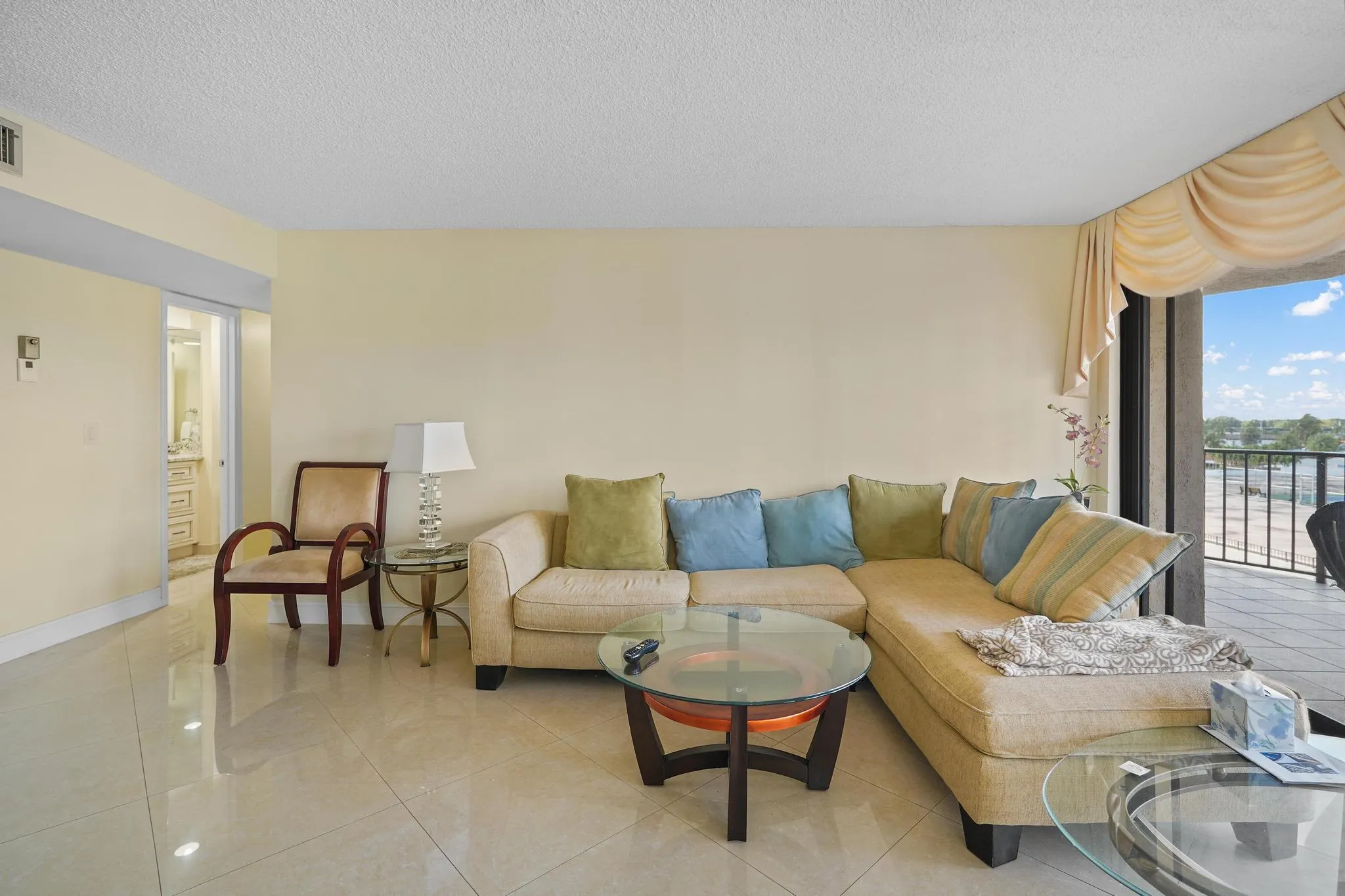 859 Jeffery St 506 new pic 1
