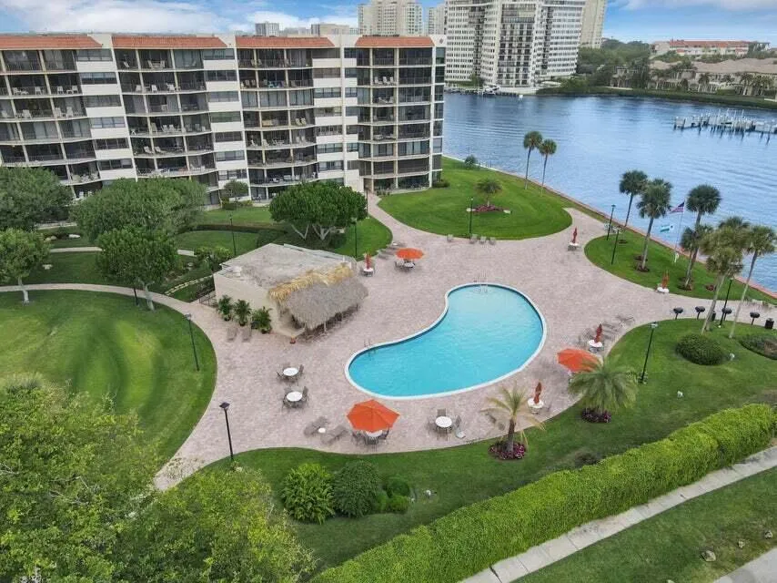 Porta Bella arial pool pic 3