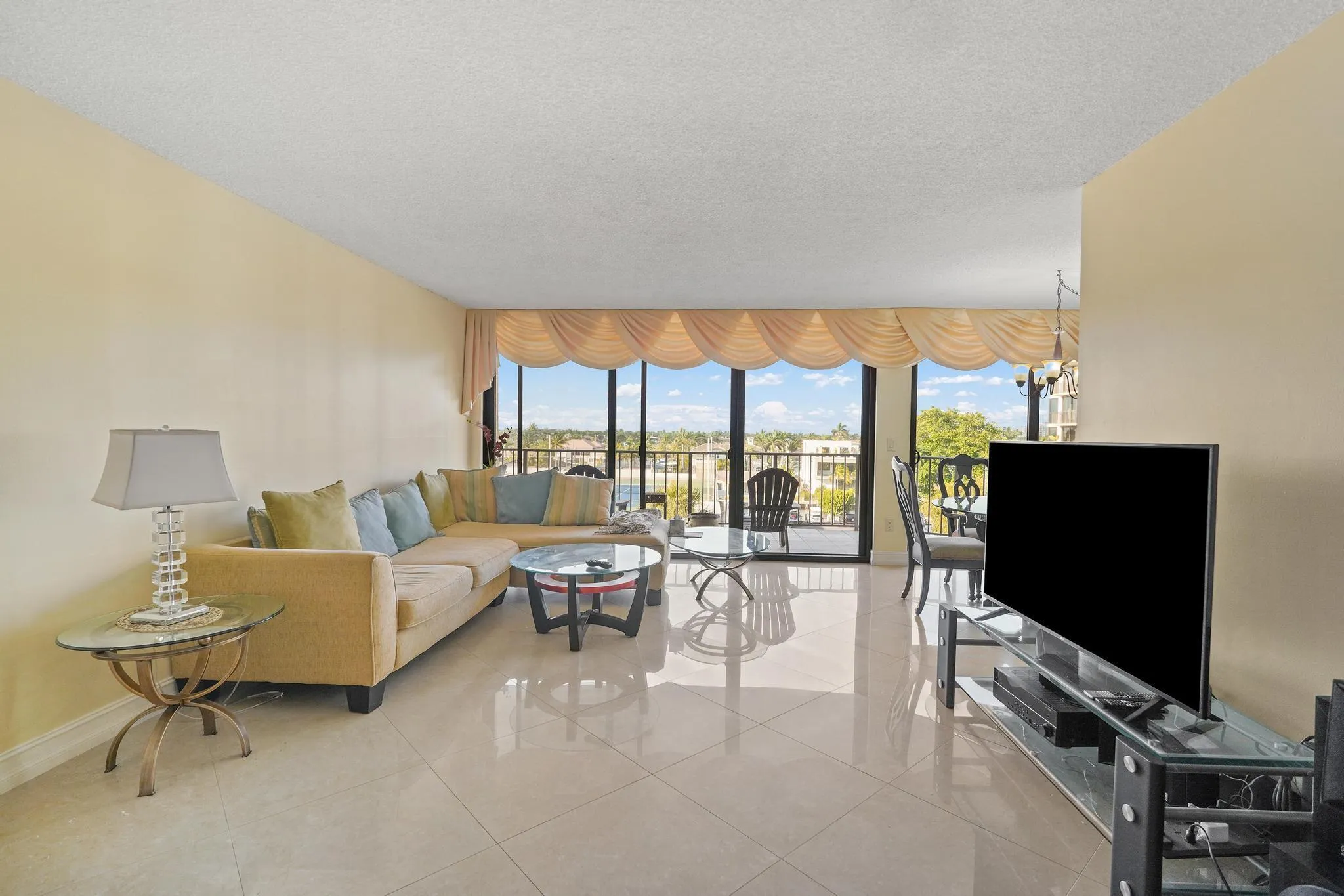 859 Jeffery St 506 new pic 2