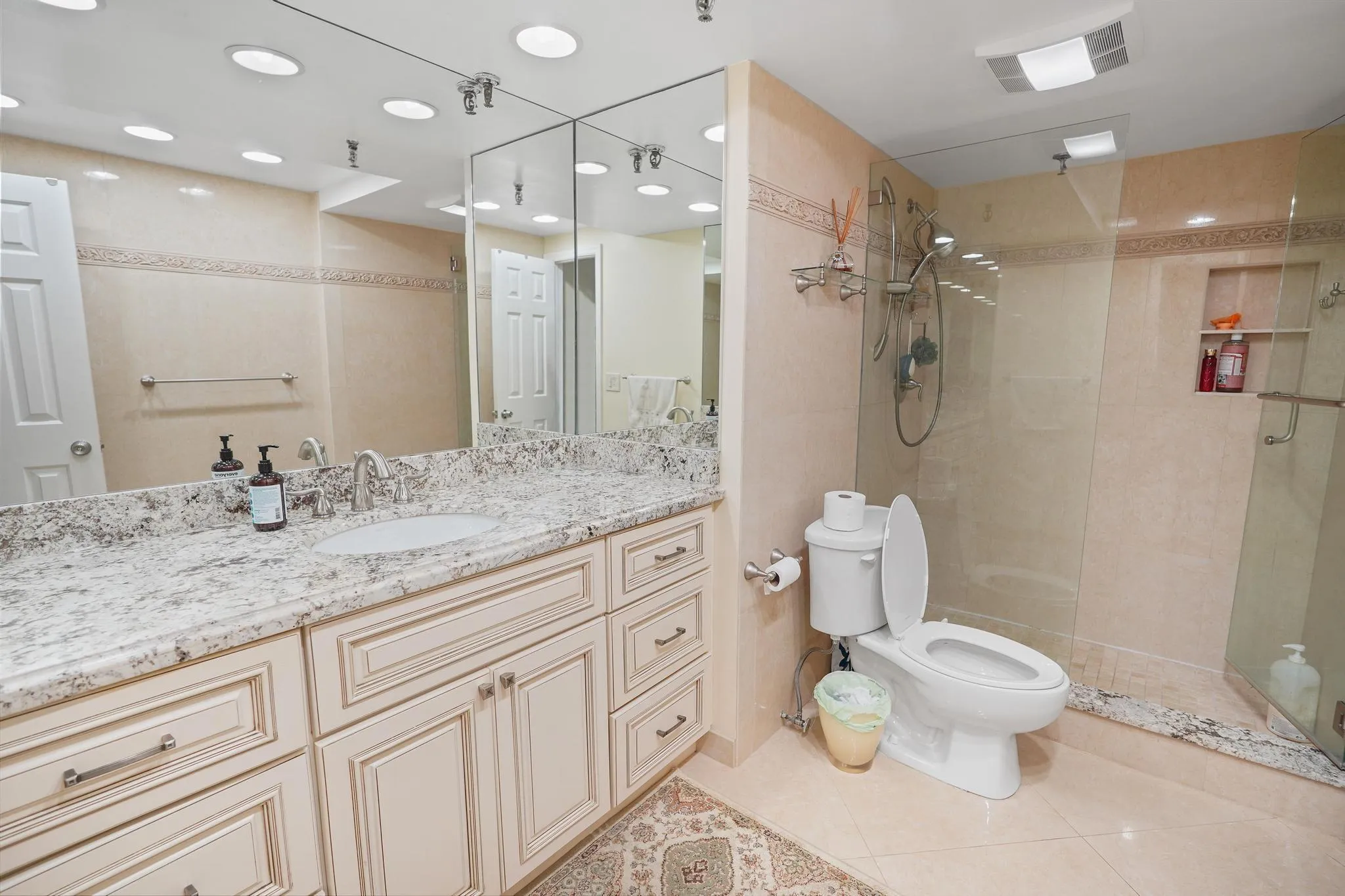 859 Jeffery St 506 new pic 15