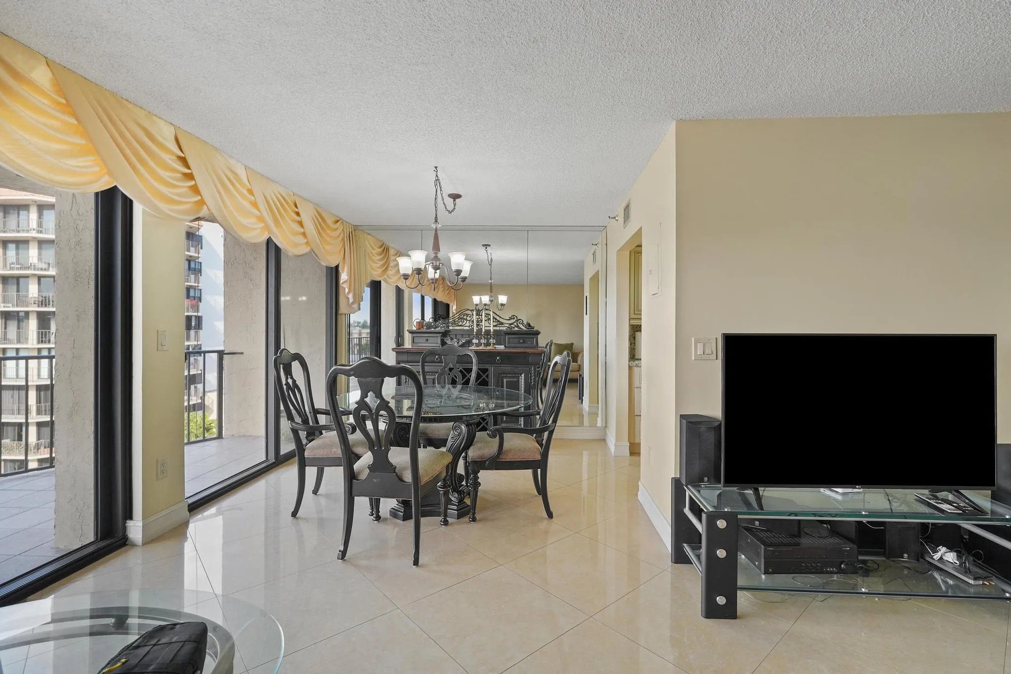 859 Jeffery St 506 new pic 7
