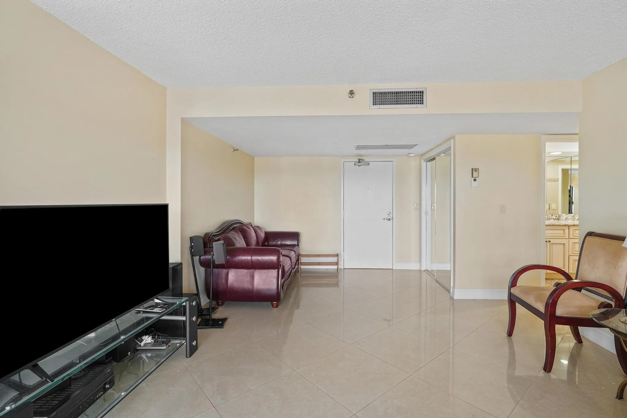859 Jeffery St 506 new pic 6