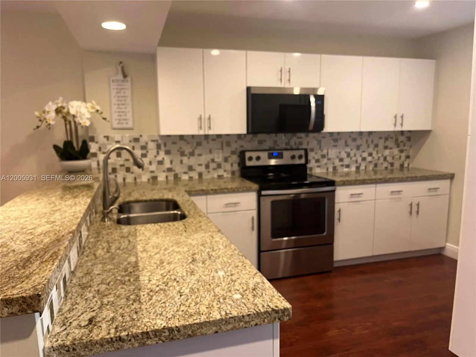 OPEN PLAN KITCHEN