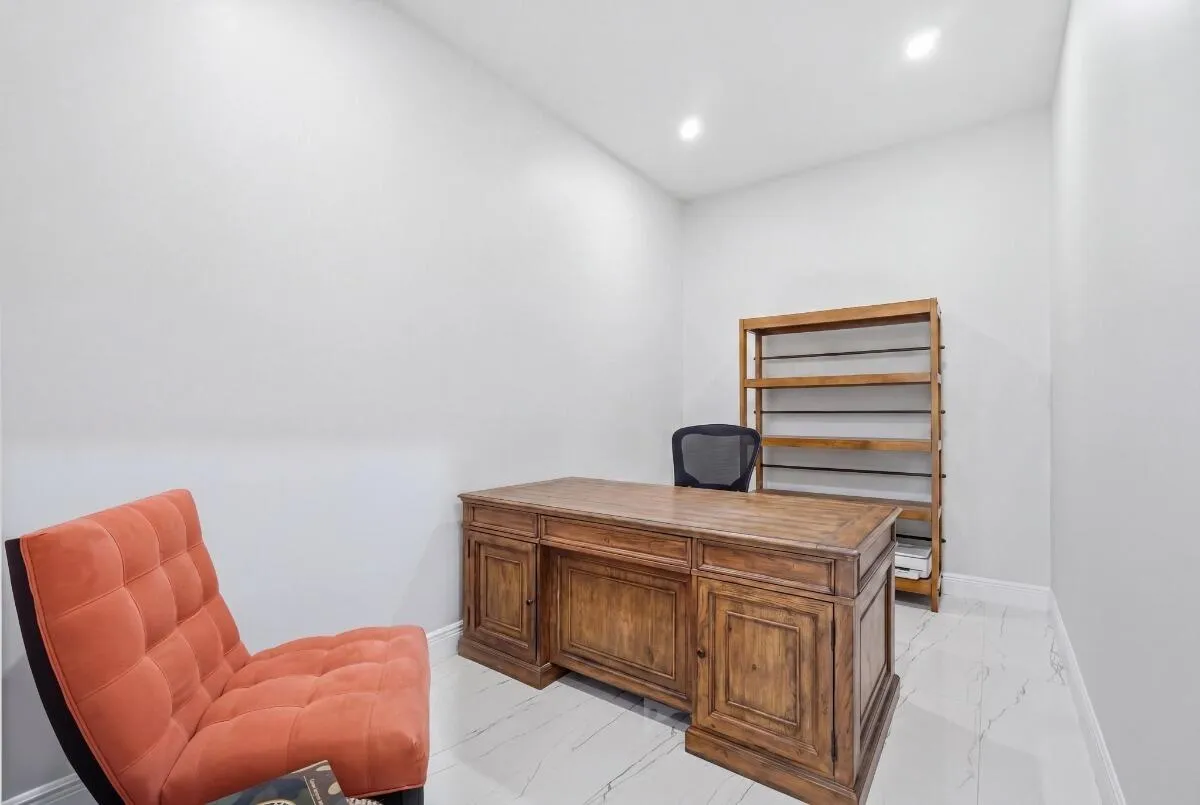 Den/bonus room