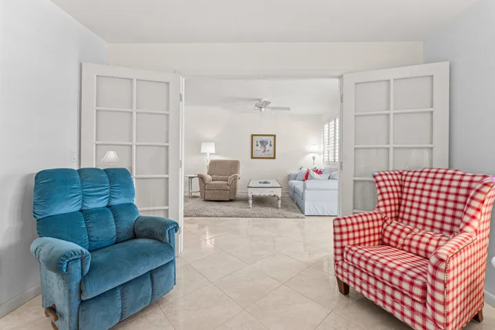 Has french doors for privacy