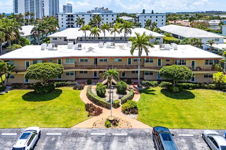 Welcome to Osceola Arms in sunny Boca Raton FL