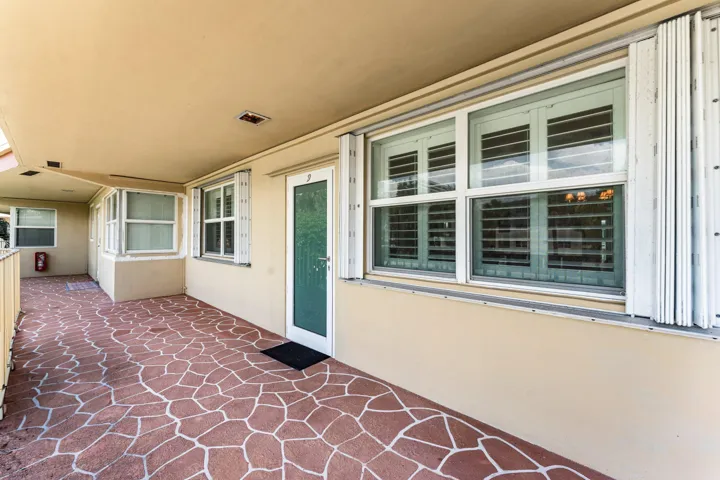 004-930OsceolaDrive-9-BocaRaton-FL-33432