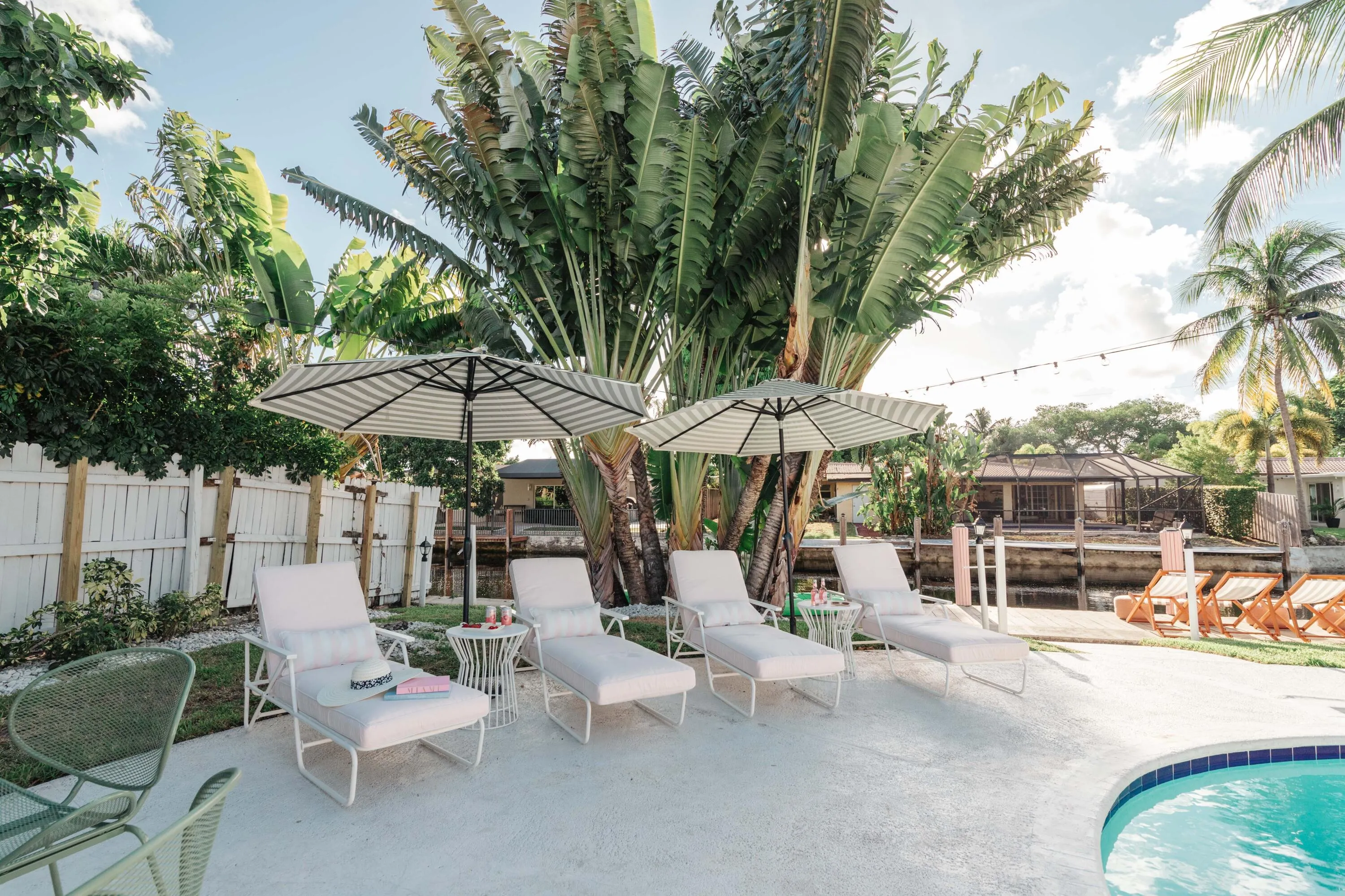 3057 lounge chairs 2