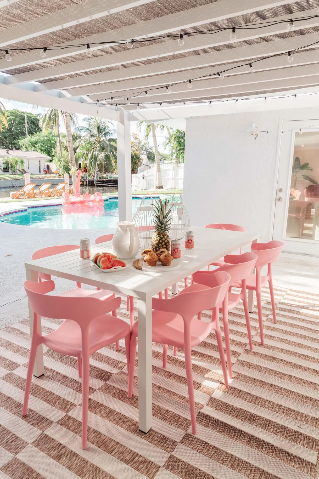 3057 outdoor dining