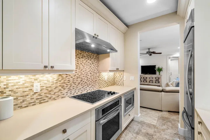 Second kitchen for guests and poolside entertaining.