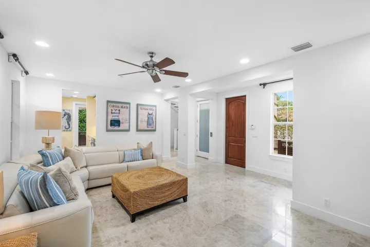 022-1108CoconutRow-DelrayBeach-FL-33483-