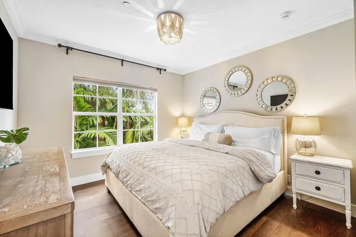 Guest room - bed 3 with en suite bathroom