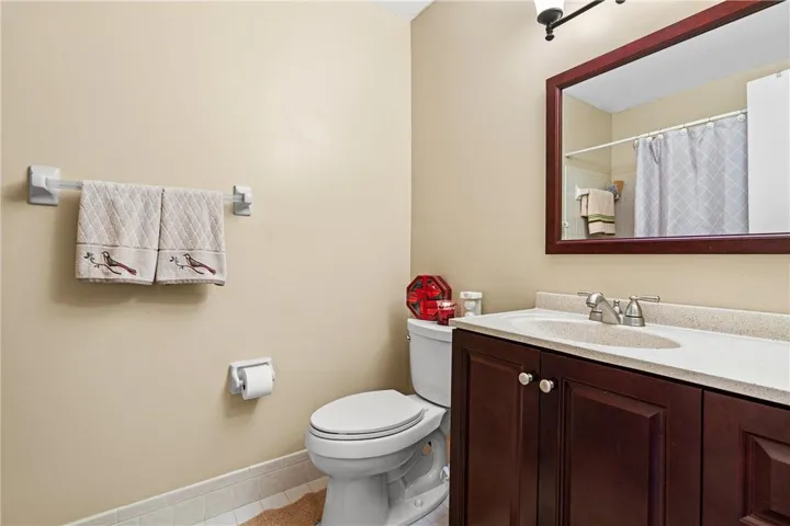 2nd Full Bath w/Tub