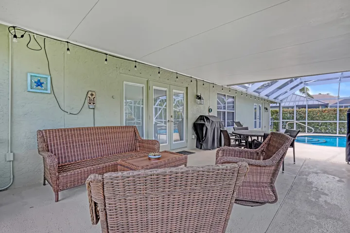 Covered screened patio