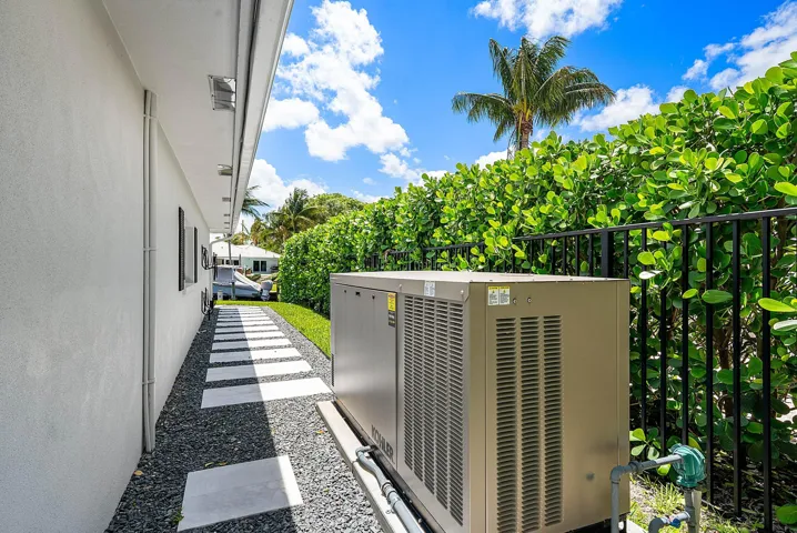052-800HollyLane-BocaRaton-FL-33486-SMAL